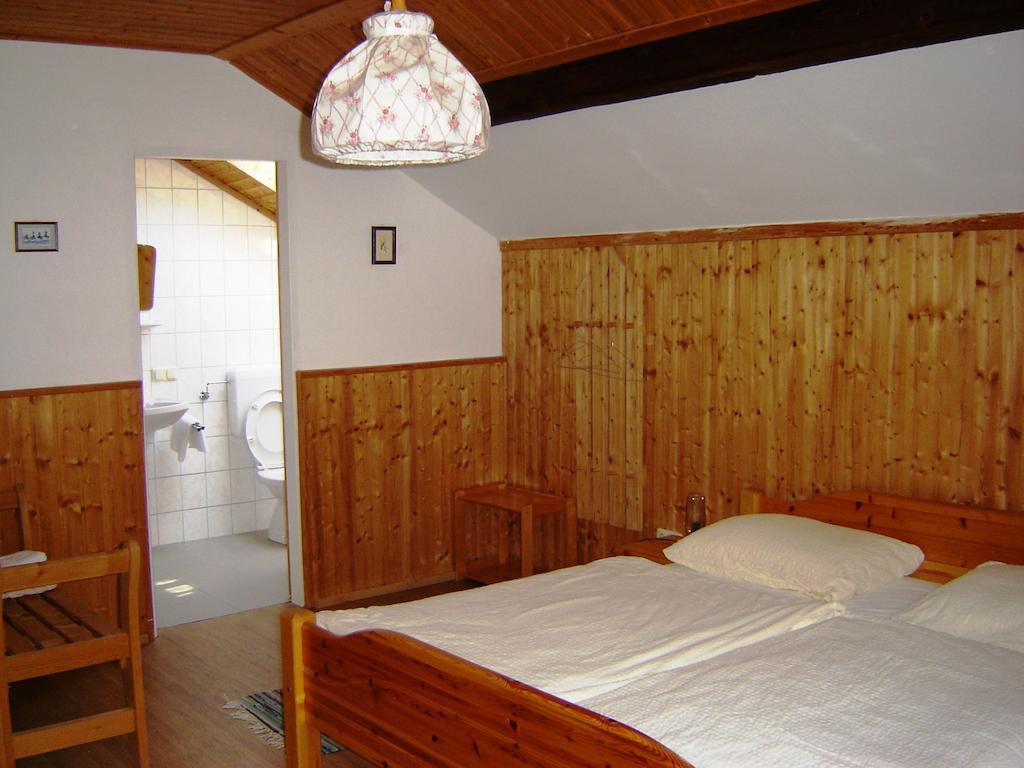 Gasthof Zum Heiligen Nikolaus Haibach ob der Donau Habitación foto